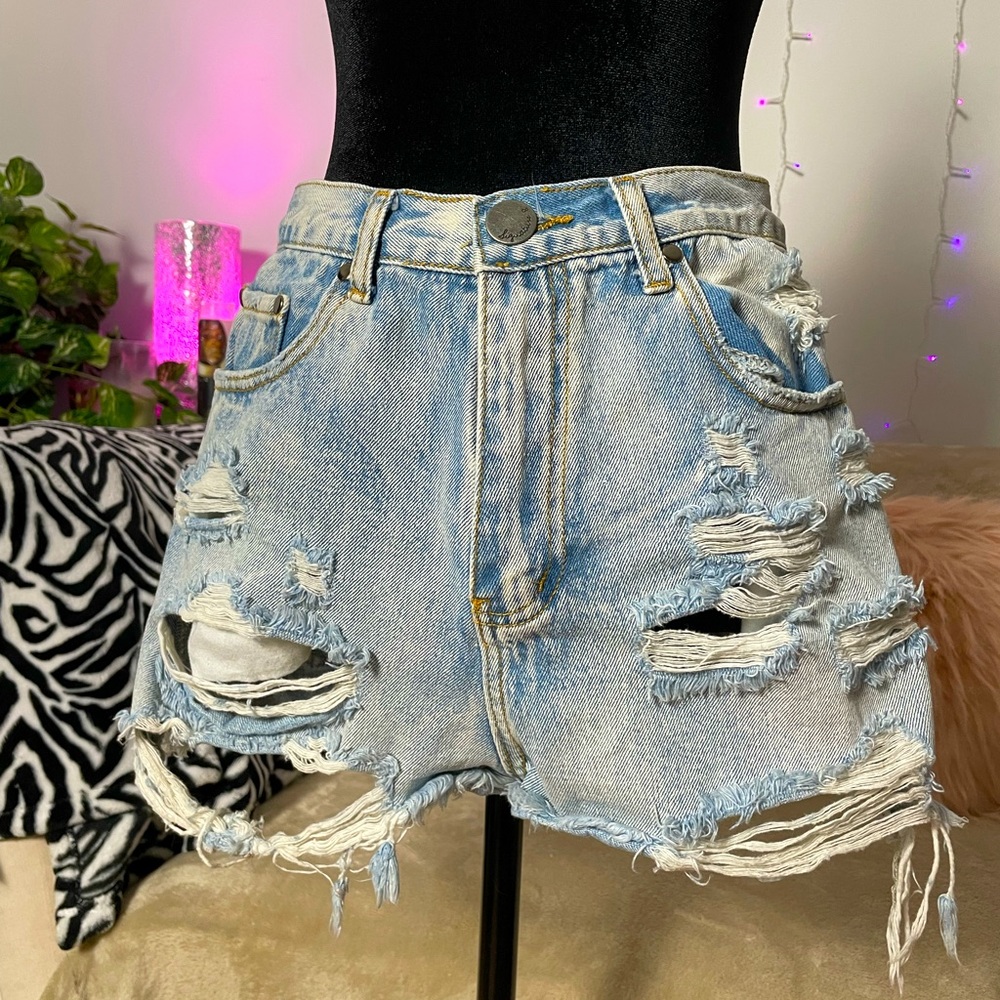 Signiture8 ripped jean shorts